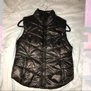 AEROPOSTALE black puffer vest